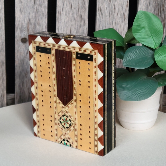 Folding Rosewood Geometric High Gloss Cribbage Board With Red Velvet Interior - Picture 4 of 6